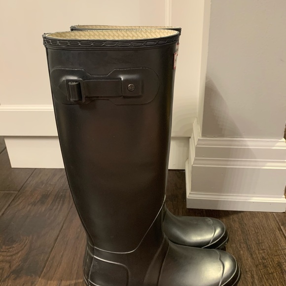 Dark Grey calf-high Hunter rain boots! - Picture 3 of 4